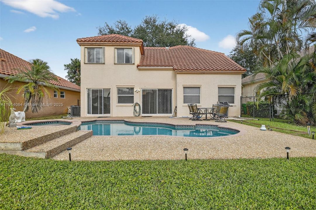 For Rent: $4,800 (3 beds, 2 baths, 1943 Square Feet)