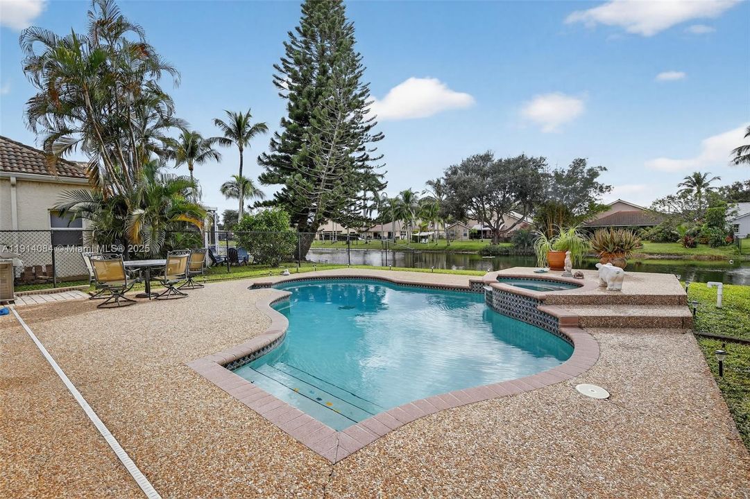 For Rent: $4,800 (3 beds, 2 baths, 1943 Square Feet)