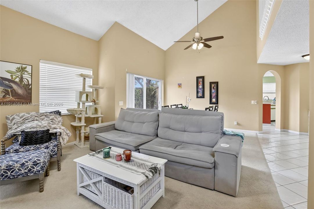 For Rent: $4,800 (3 beds, 2 baths, 1943 Square Feet)