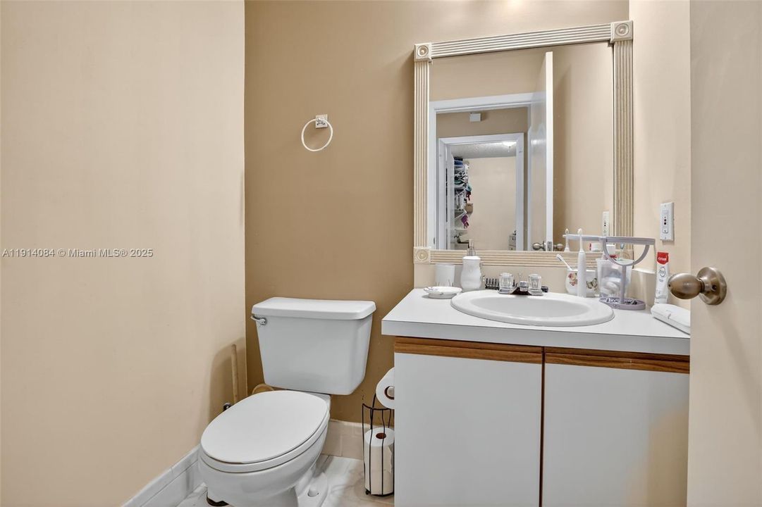 For Rent: $4,800 (3 beds, 2 baths, 1943 Square Feet)