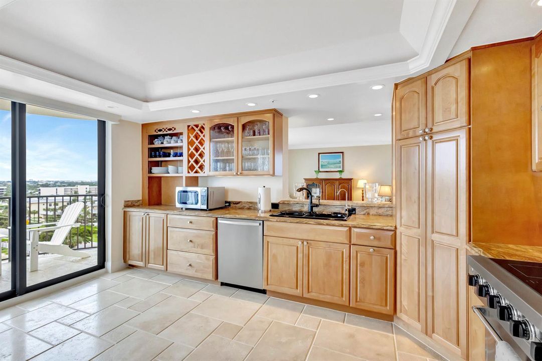 Kitchen w/Balcony
