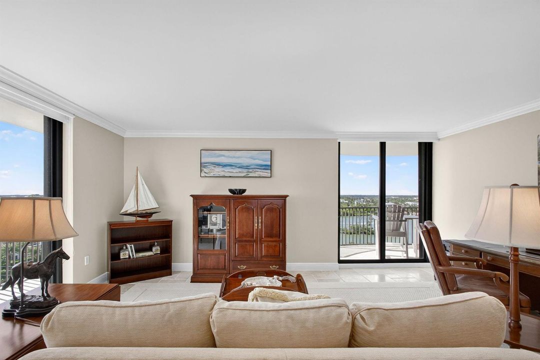Den/Guest Bedroom 2