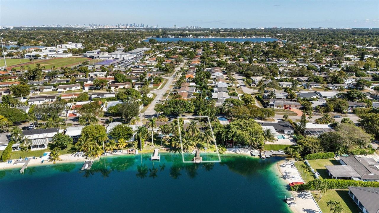 For Sale: $1,275,000 (3 beds, 2 baths, 1733 Square Feet)