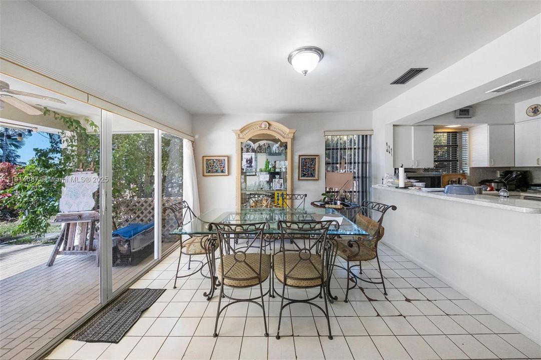 For Sale: $1,275,000 (3 beds, 2 baths, 1733 Square Feet)