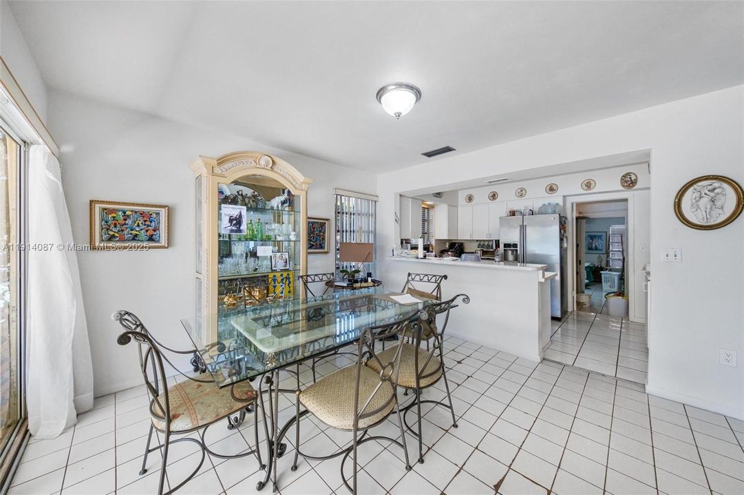 For Sale: $1,275,000 (3 beds, 2 baths, 1733 Square Feet)