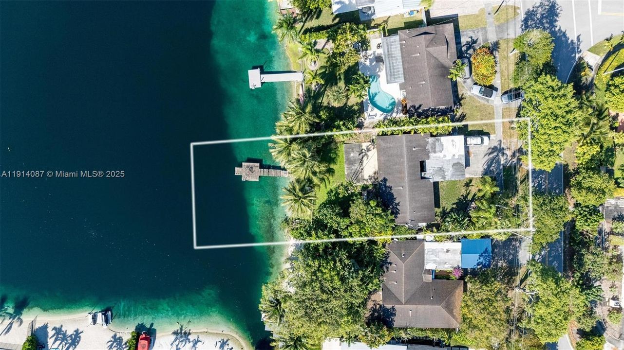 For Sale: $1,275,000 (3 beds, 2 baths, 1733 Square Feet)