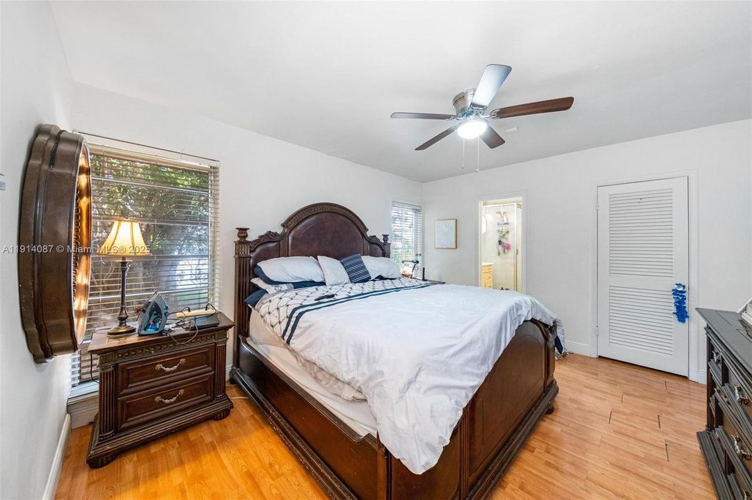 For Sale: $1,275,000 (3 beds, 2 baths, 1733 Square Feet)