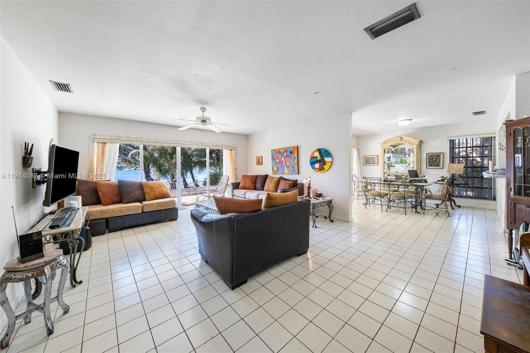 For Sale: $1,275,000 (3 beds, 2 baths, 1733 Square Feet)