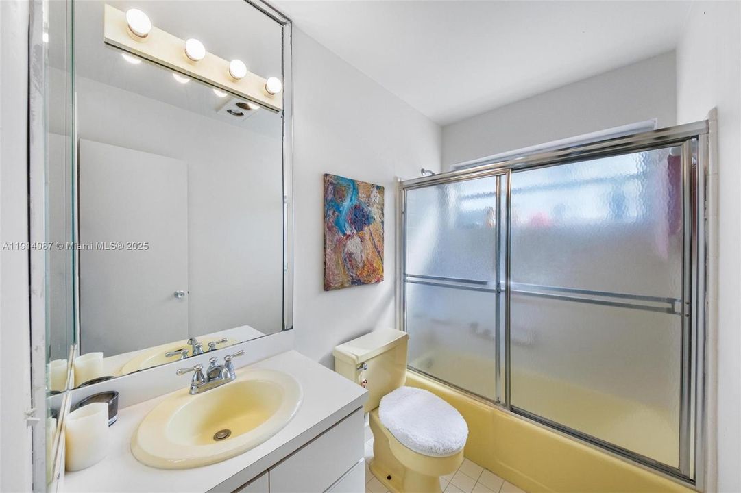 For Sale: $1,275,000 (3 beds, 2 baths, 1733 Square Feet)