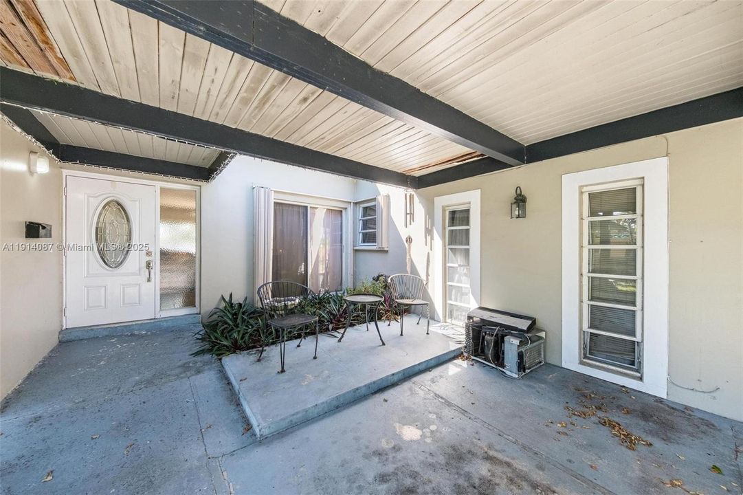 For Sale: $1,275,000 (3 beds, 2 baths, 1733 Square Feet)