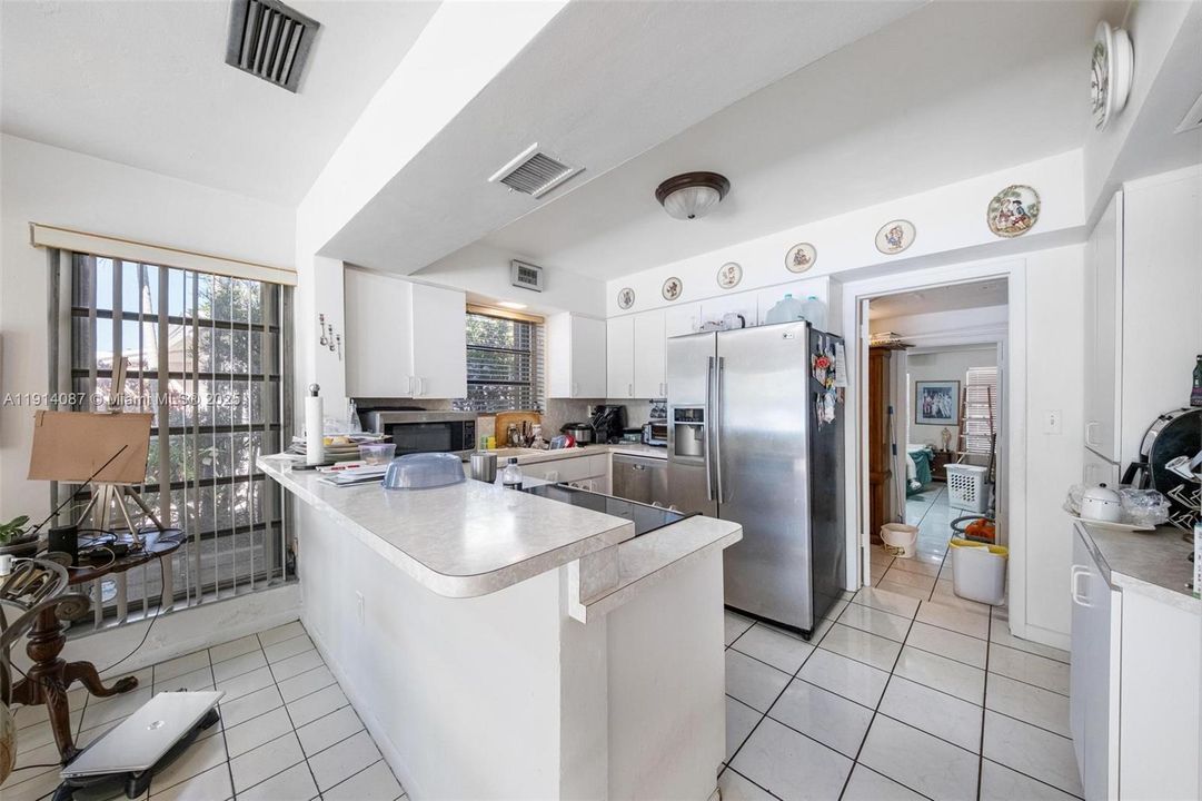 For Sale: $1,275,000 (3 beds, 2 baths, 1733 Square Feet)