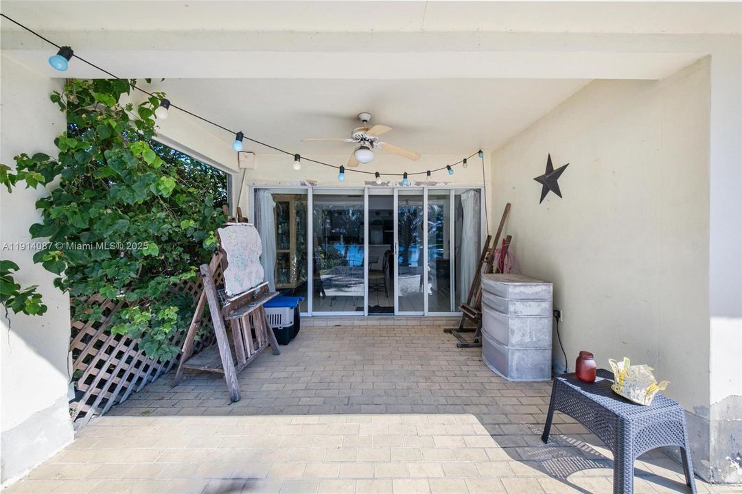 For Sale: $1,275,000 (3 beds, 2 baths, 1733 Square Feet)