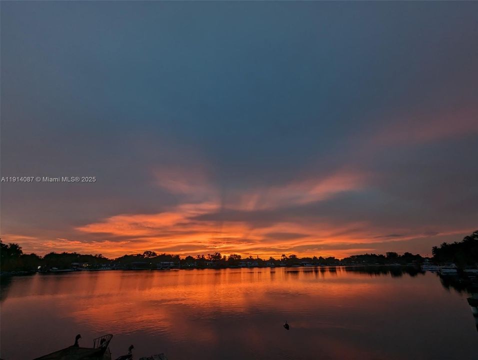 For Sale: $1,275,000 (3 beds, 2 baths, 1733 Square Feet)