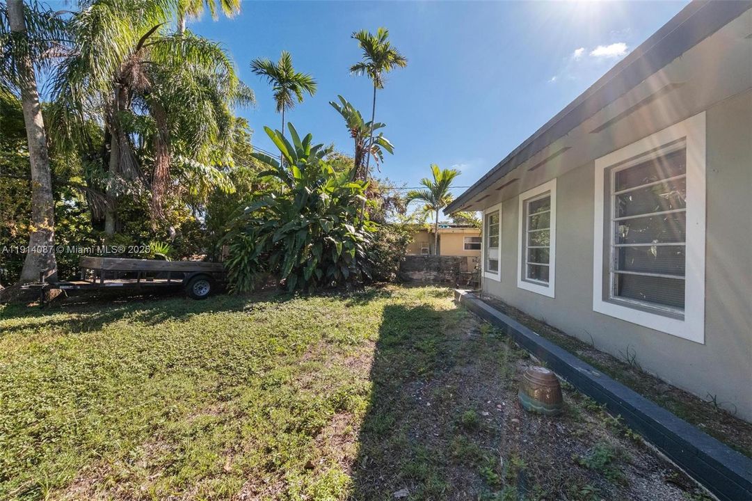 For Sale: $1,275,000 (3 beds, 2 baths, 1733 Square Feet)