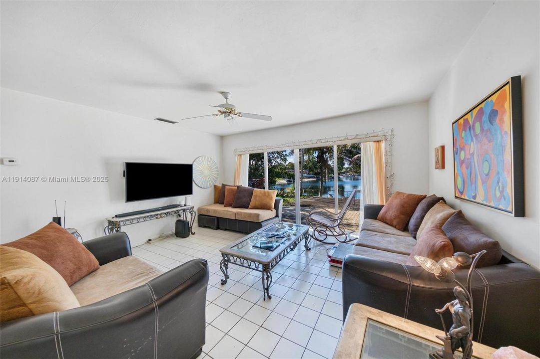 For Sale: $1,275,000 (3 beds, 2 baths, 1733 Square Feet)