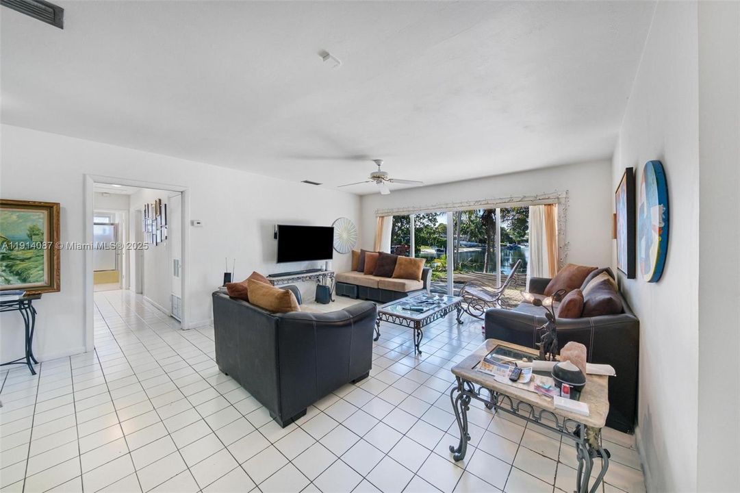 For Sale: $1,275,000 (3 beds, 2 baths, 1733 Square Feet)