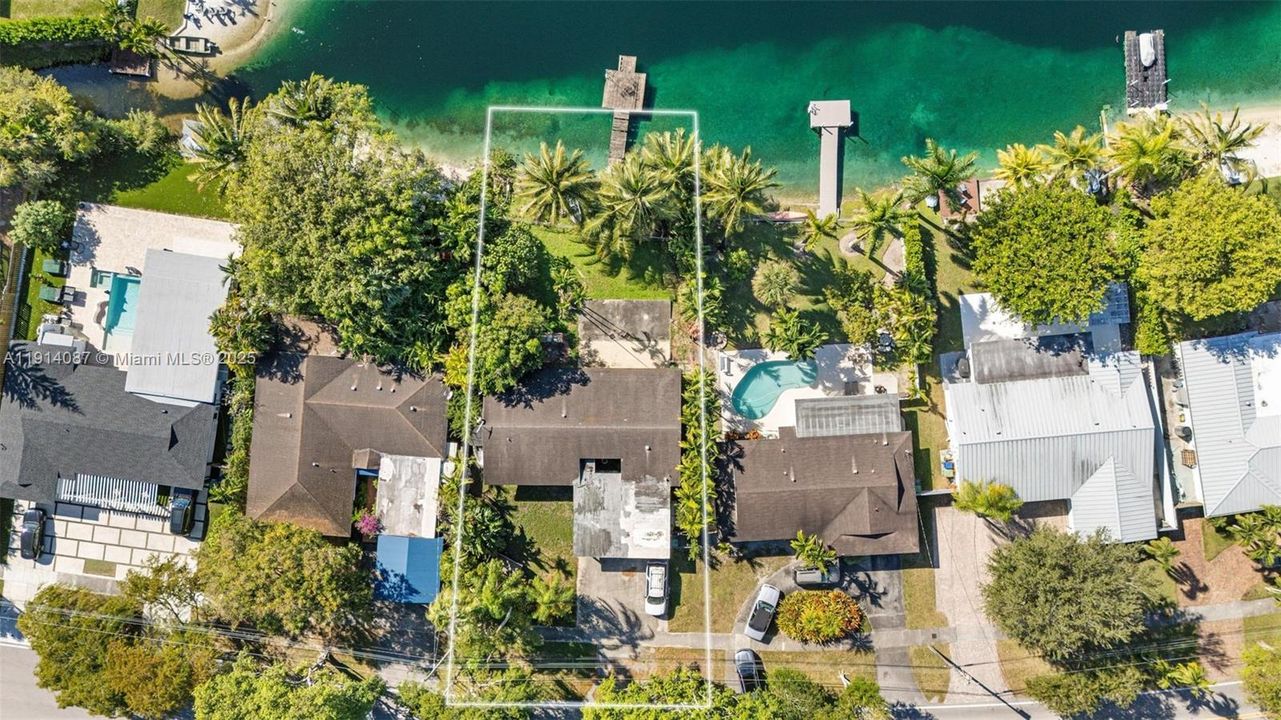 For Sale: $1,275,000 (3 beds, 2 baths, 1733 Square Feet)