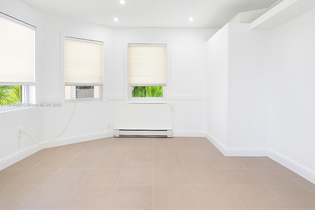 For Rent: $1,795 (1 beds, 1 baths, 5718 Square Feet)