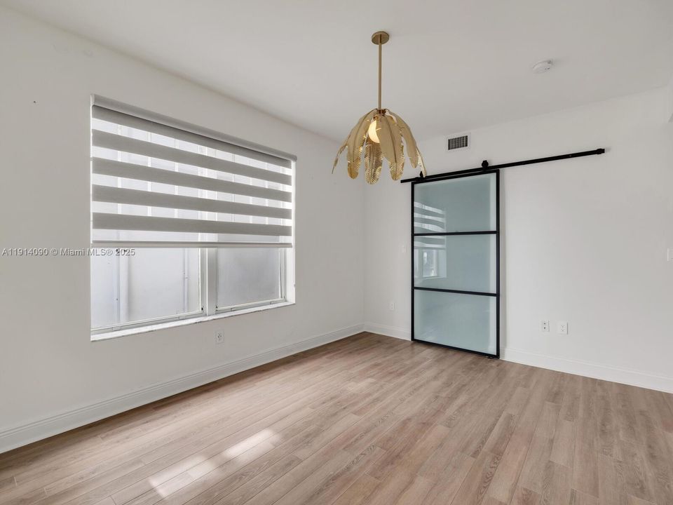 Под контрактом: $3,250 (2 спален, 2 ванн, 931 Квадратных фут)