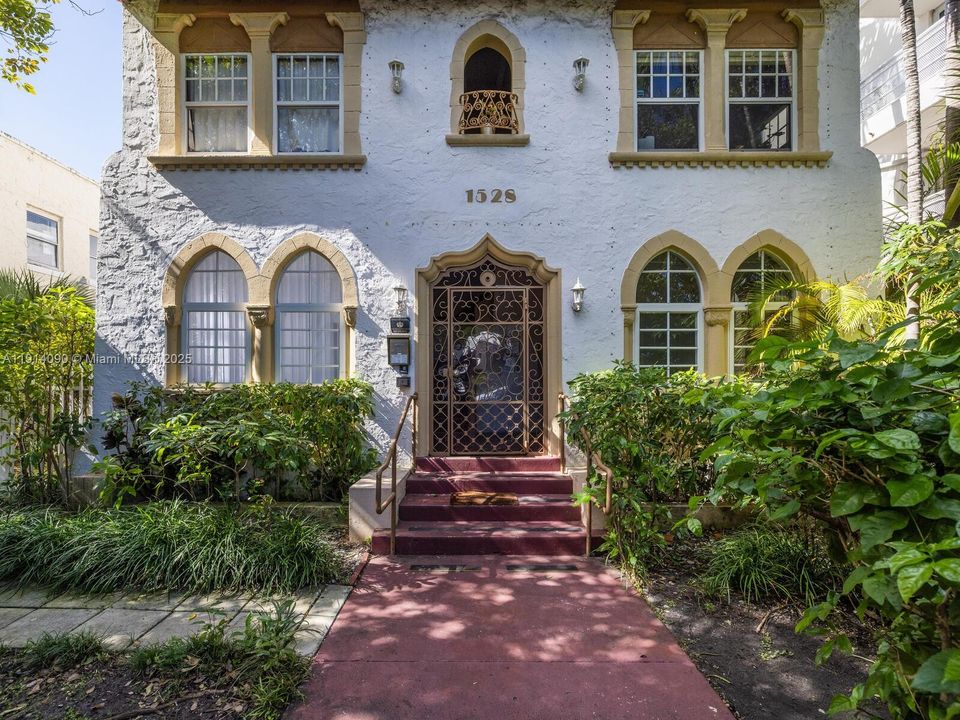 Под контрактом: $3,250 (2 спален, 2 ванн, 931 Квадратных фут)