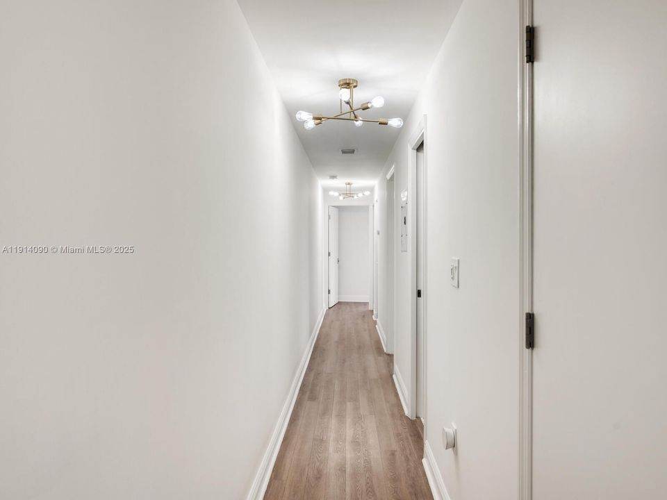 Под контрактом: $3,250 (2 спален, 2 ванн, 931 Квадратных фут)