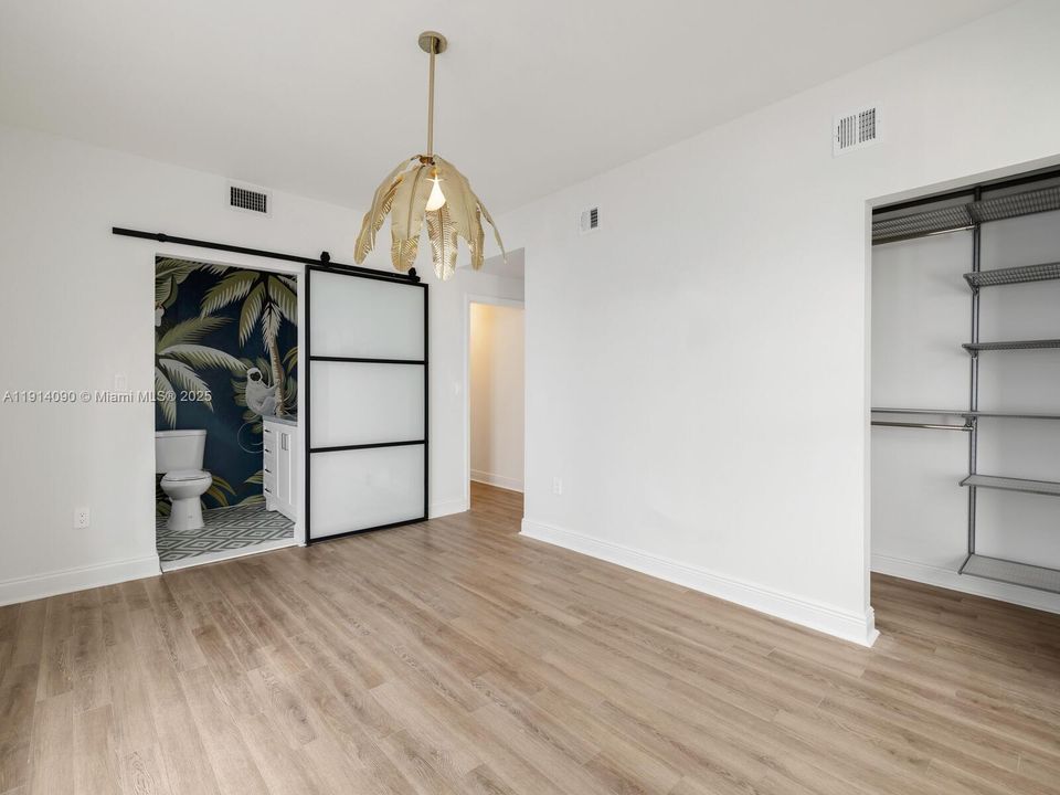 Под контрактом: $3,250 (2 спален, 2 ванн, 931 Квадратных фут)