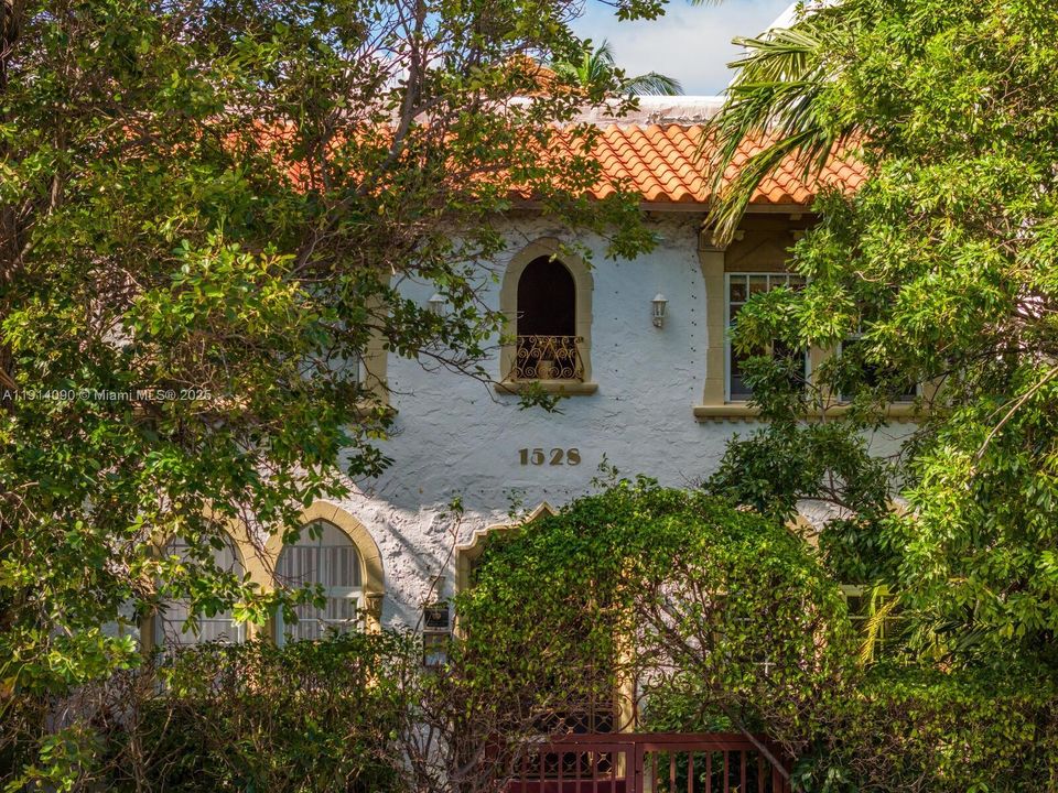 Под контрактом: $3,250 (2 спален, 2 ванн, 931 Квадратных фут)