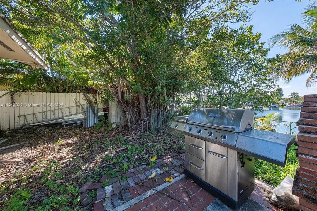 For Sale: $1,275,000 (0.24 acres)