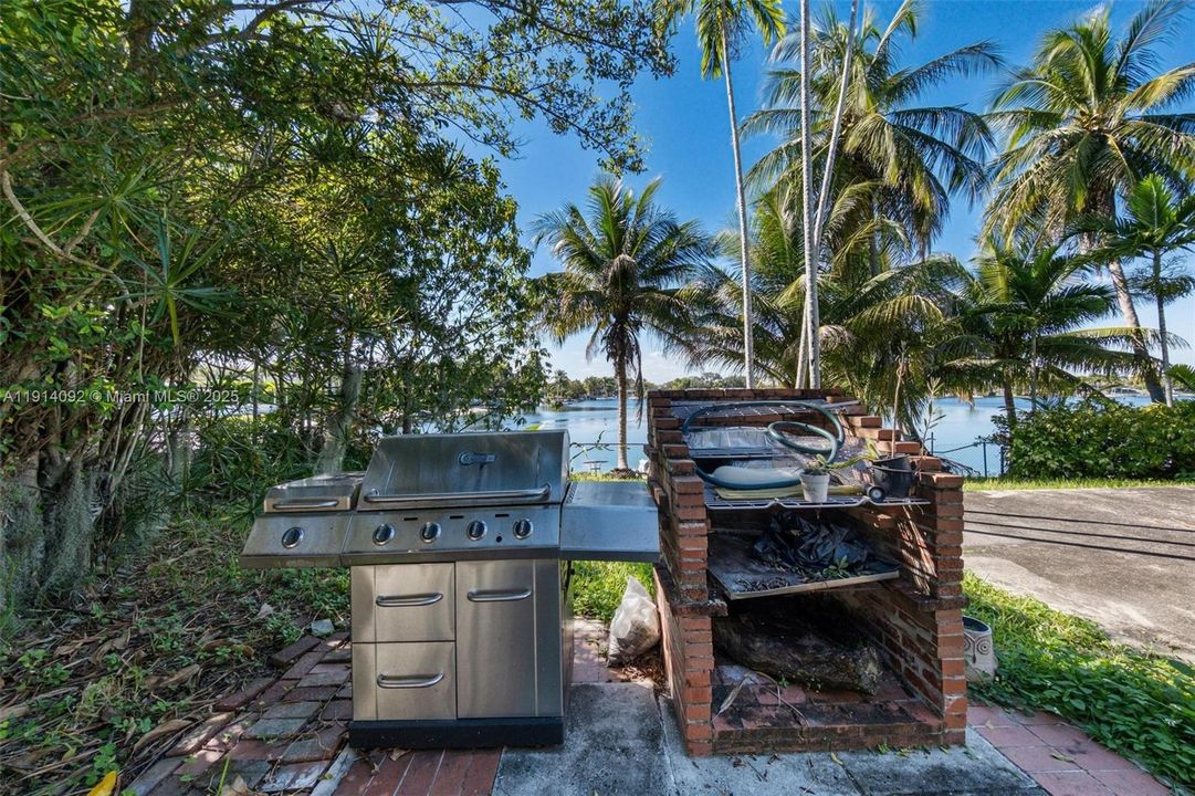 For Sale: $1,275,000 (0.24 acres)