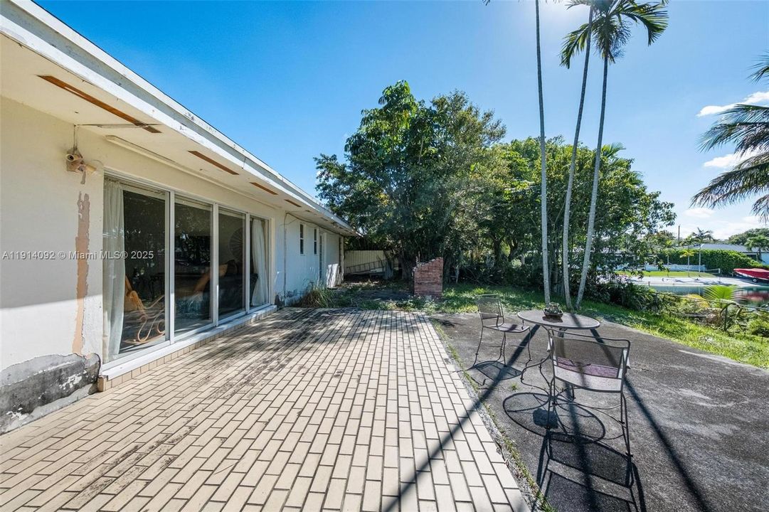 For Sale: $1,275,000 (0.24 acres)