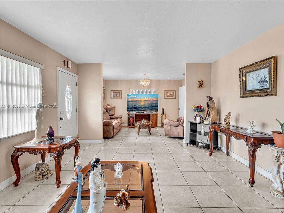 待售: $620,000 (3 贝兹, 2 浴室, 1514 平方英尺)