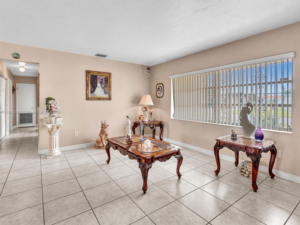 待售: $620,000 (3 贝兹, 2 浴室, 1514 平方英尺)