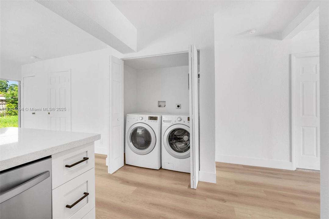 Active With Contract: $450,000 (3 beds, 2 baths, 1013 Square Feet)