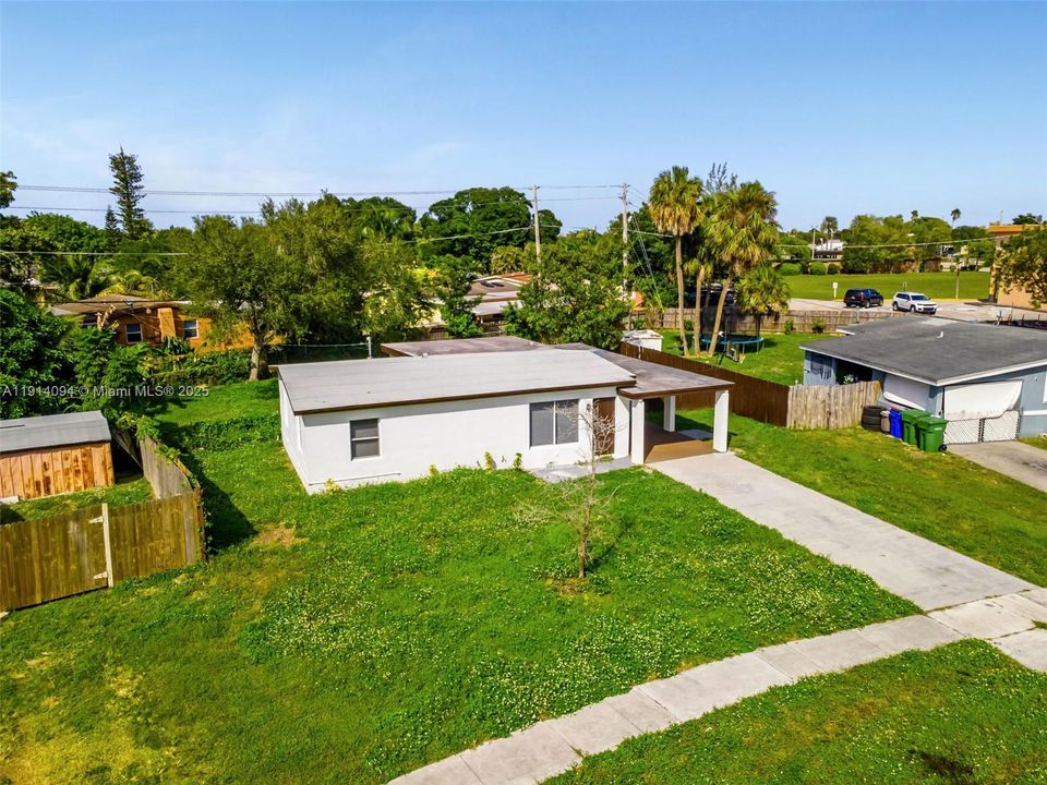 Active With Contract: $450,000 (3 beds, 2 baths, 1013 Square Feet)