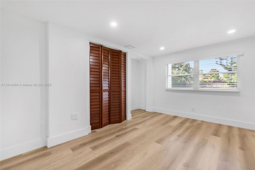 Active With Contract: $450,000 (3 beds, 2 baths, 1013 Square Feet)