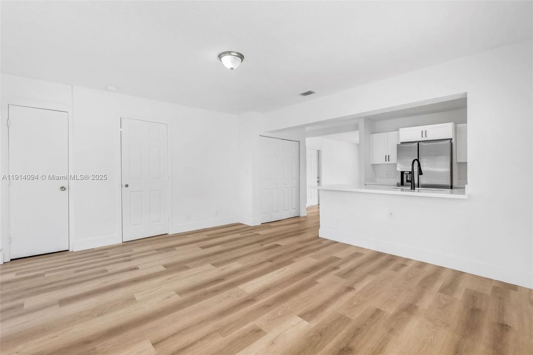 Active With Contract: $450,000 (3 beds, 2 baths, 1013 Square Feet)