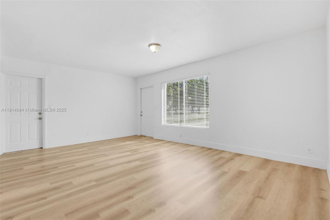 Active With Contract: $450,000 (3 beds, 2 baths, 1013 Square Feet)