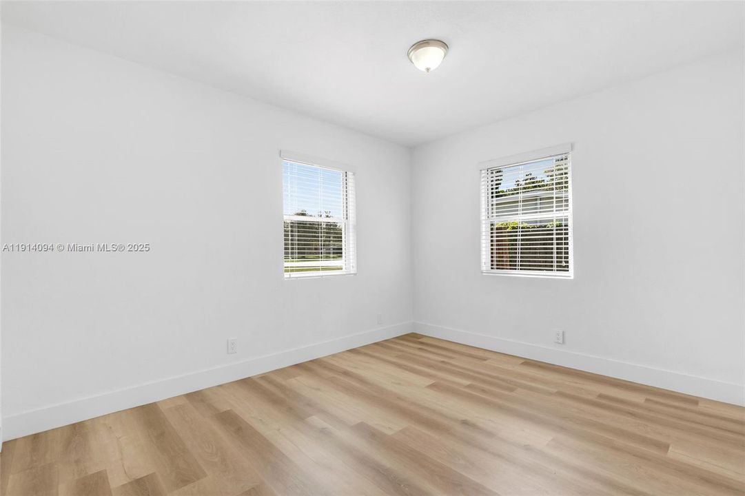 Active With Contract: $450,000 (3 beds, 2 baths, 1013 Square Feet)