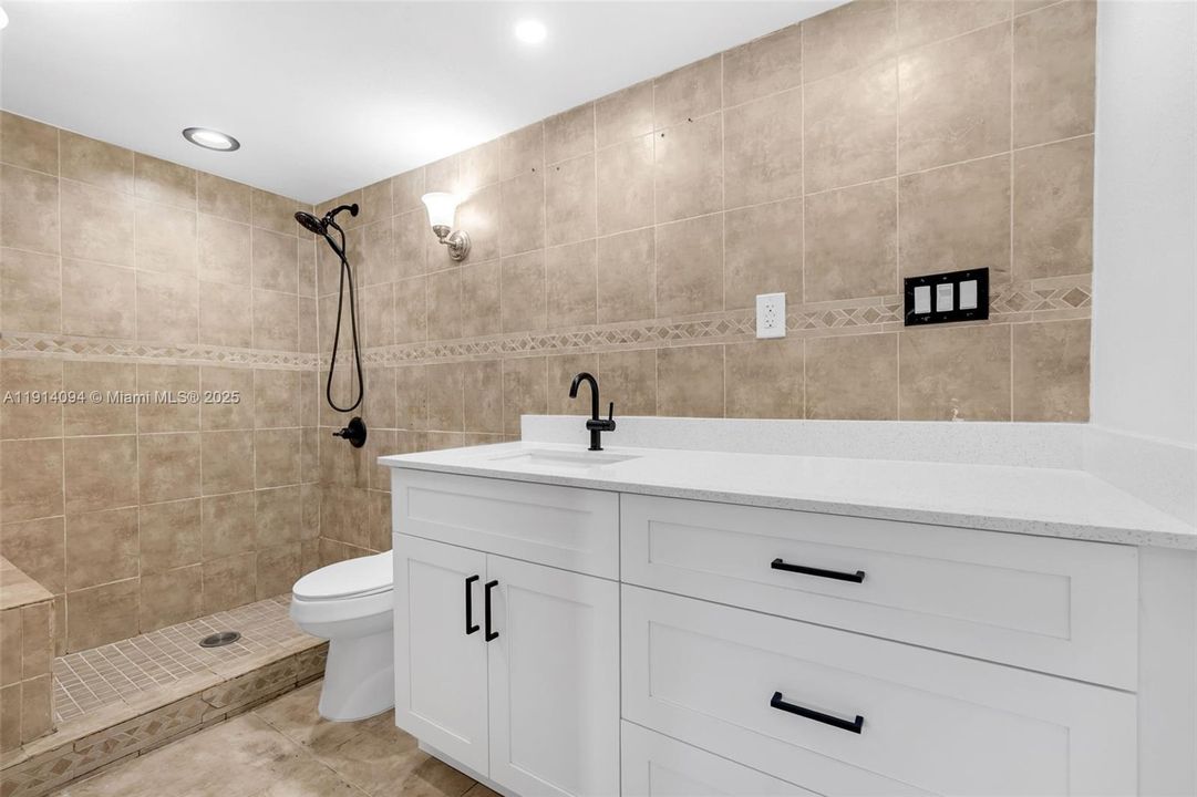 Active With Contract: $450,000 (3 beds, 2 baths, 1013 Square Feet)