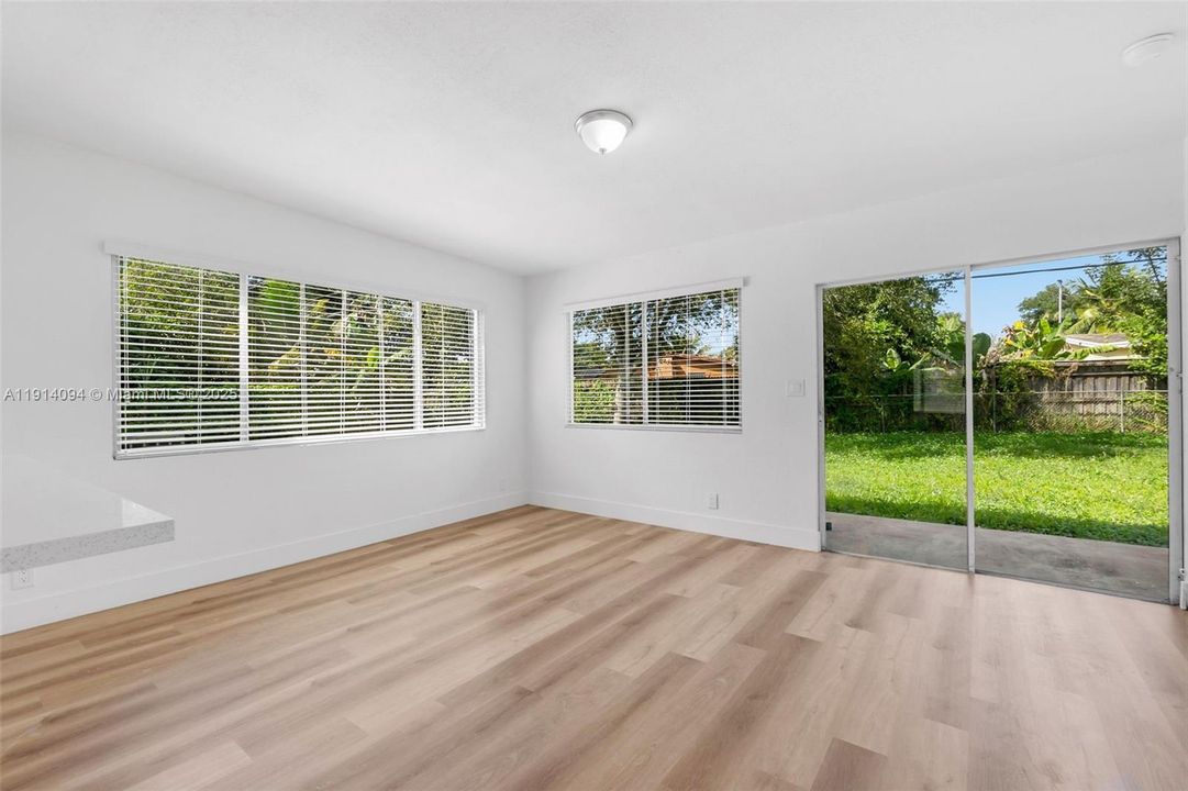 Active With Contract: $450,000 (3 beds, 2 baths, 1013 Square Feet)