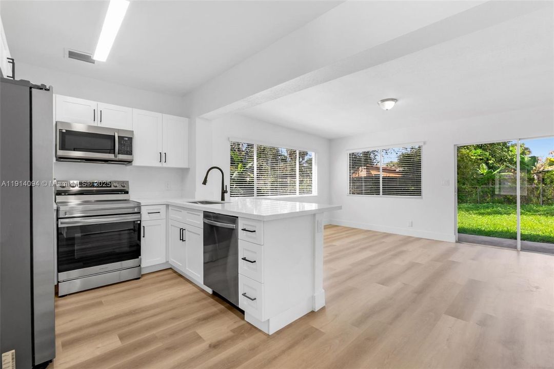 Active With Contract: $450,000 (3 beds, 2 baths, 1013 Square Feet)