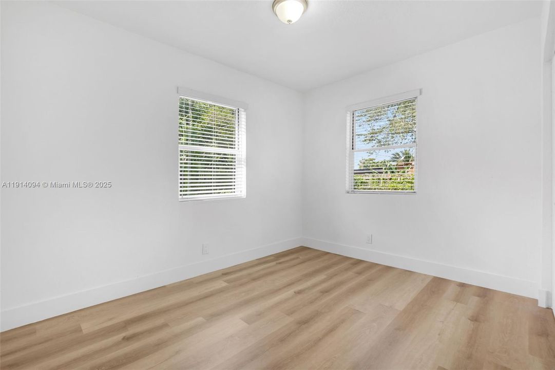 Active With Contract: $450,000 (3 beds, 2 baths, 1013 Square Feet)