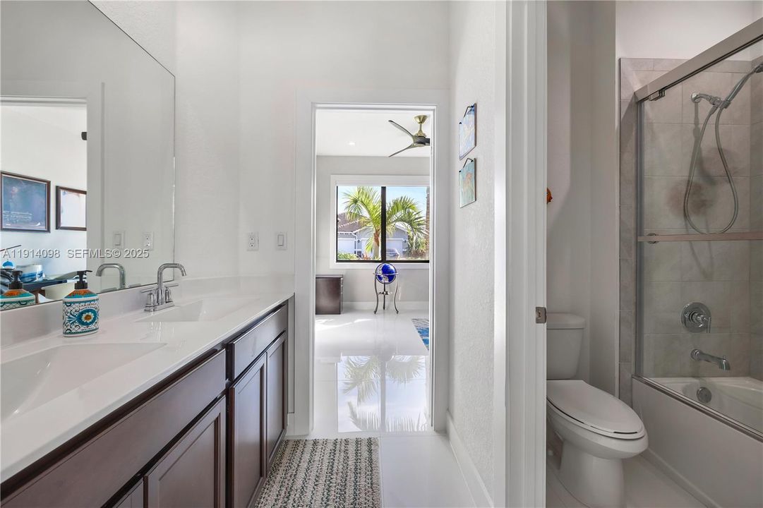 For Sale: $1,100,000 (4 beds, 3 baths, 2850 Square Feet)