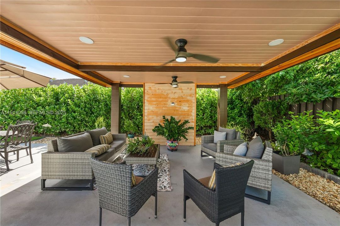 For Sale: $1,100,000 (4 beds, 3 baths, 2850 Square Feet)