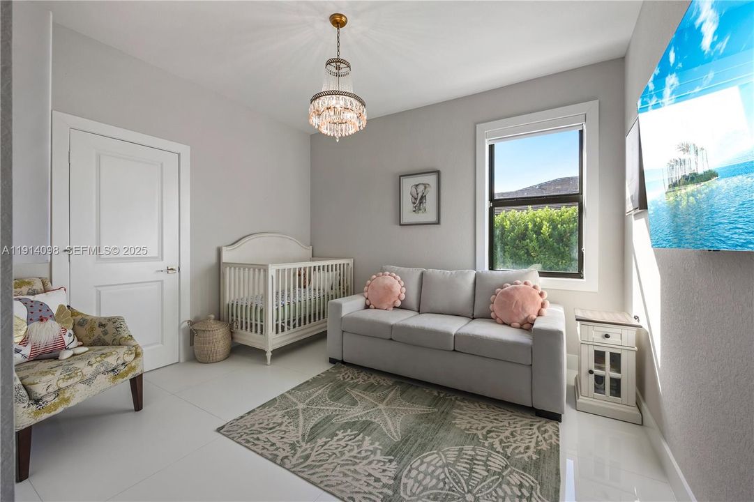 For Sale: $1,100,000 (4 beds, 3 baths, 2850 Square Feet)