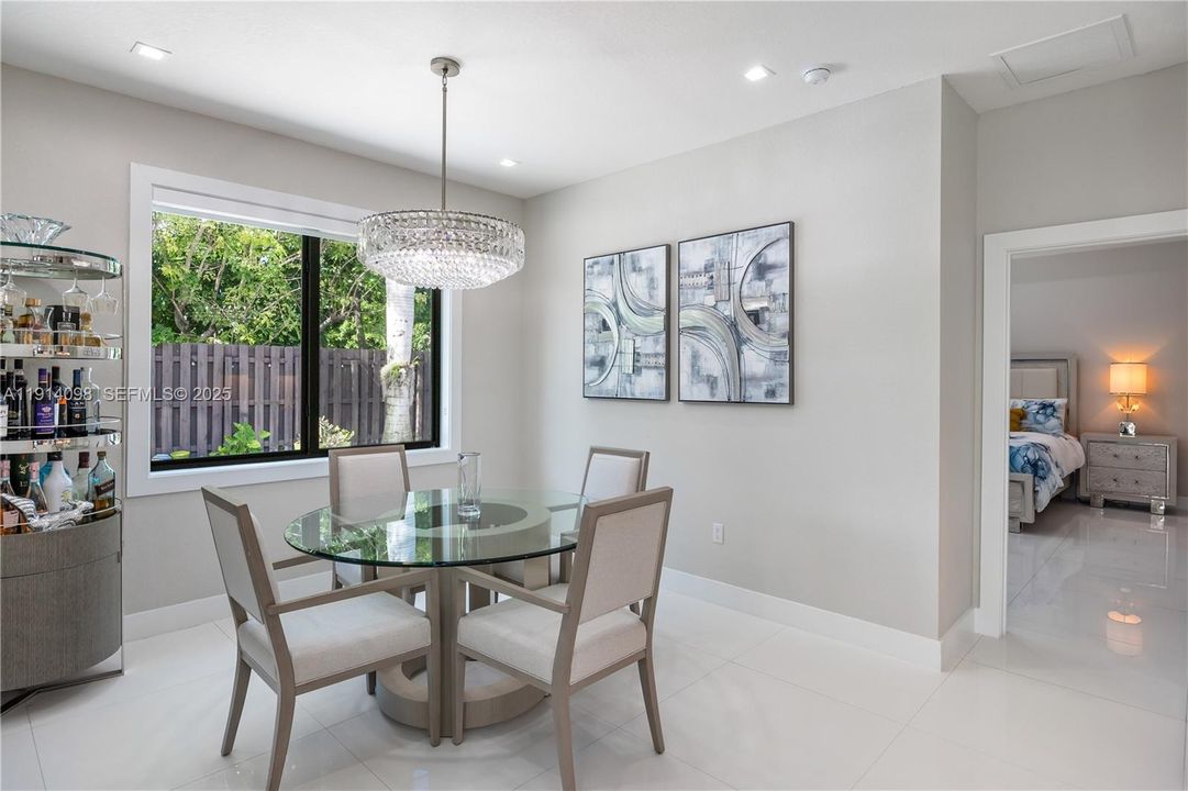 For Sale: $1,100,000 (4 beds, 3 baths, 2850 Square Feet)