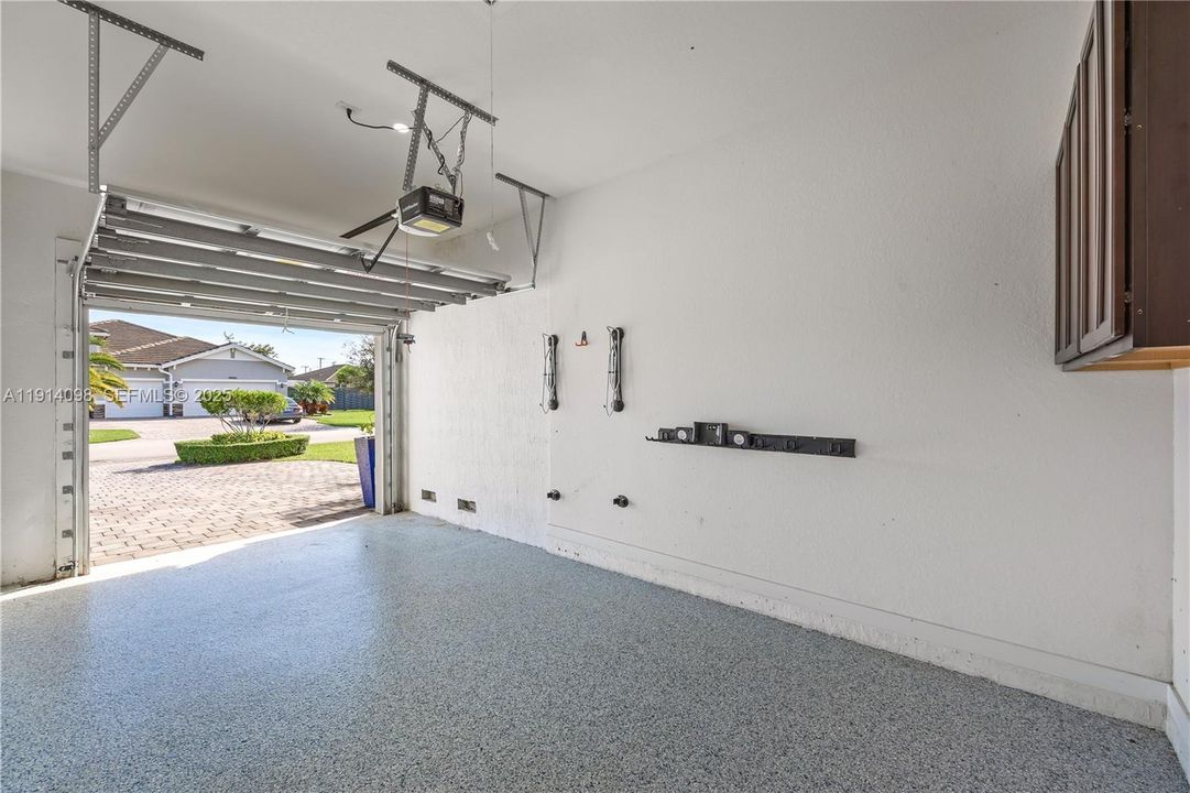 For Sale: $1,100,000 (4 beds, 3 baths, 2850 Square Feet)