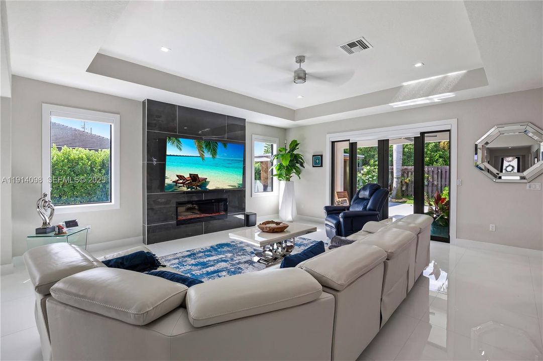 For Sale: $1,100,000 (4 beds, 3 baths, 2850 Square Feet)