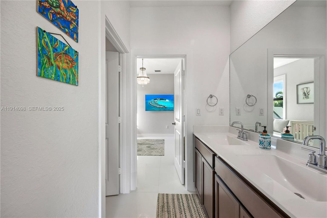 For Sale: $1,100,000 (4 beds, 3 baths, 2850 Square Feet)