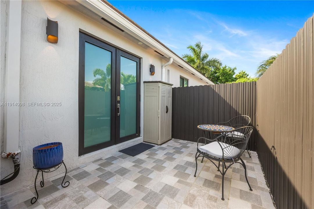 For Sale: $1,100,000 (4 beds, 3 baths, 2850 Square Feet)